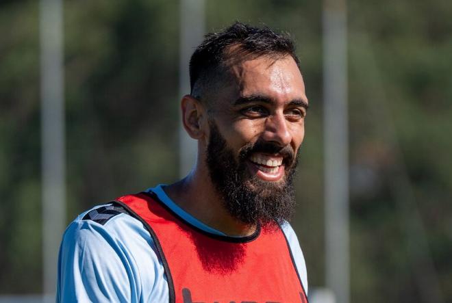 Borja Iglesias, durante su primer entrenamiento con el Celta (Foto: RCCV).