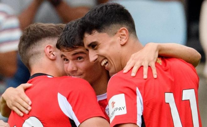 Peio Canales celebra su gol al Racing de Santander en Lasesarre (Foto: Athletic Club).