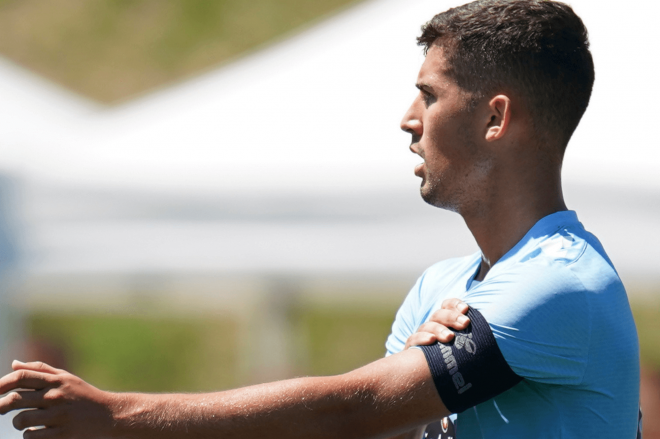 Carlos Domínguez con el brazalete de capitán (Foto: RC Celta).