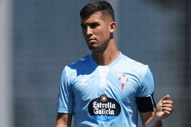 Carlos Domínguez con el brazalete de capitán (Foto: RC Celta).