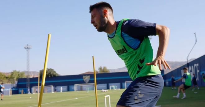 Roko Baturina en su primer entrenamiento con el Málaga. (Foto: MCF)