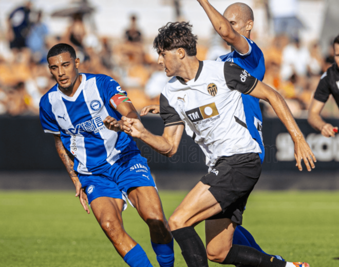 Javi Guerra, en el Valencia-Alavés de pretemporada disputado en el Antonio Puchades (Foto: VCF).