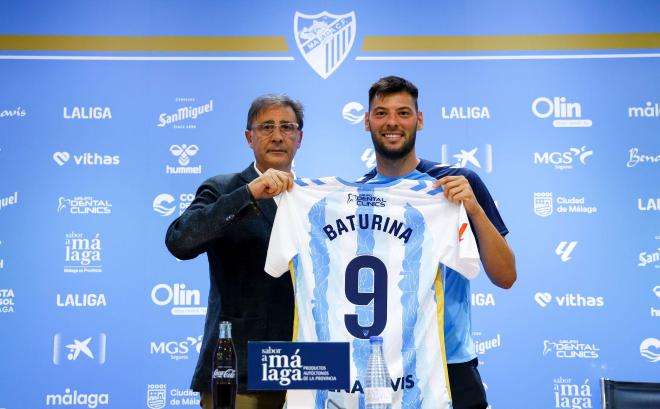 Baturina, junto al director deportivo Loren Juarros. (Foto: MCF)