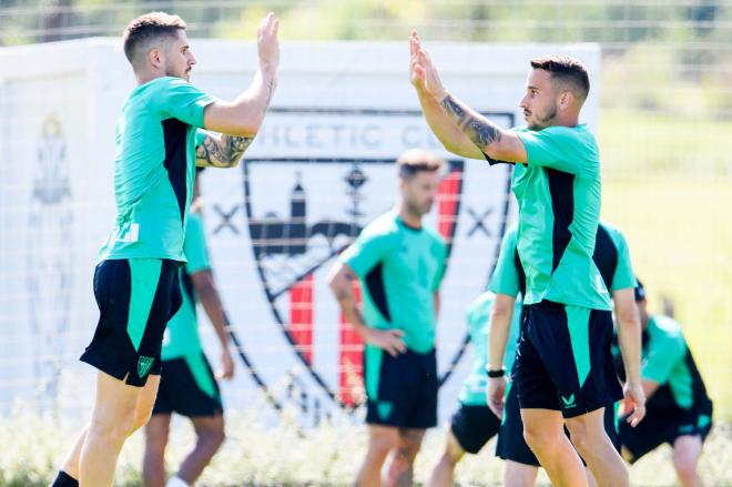 Oihan Sancet y Alex Berenguer se entrenan en Lezama (Foto: Athletic Club).