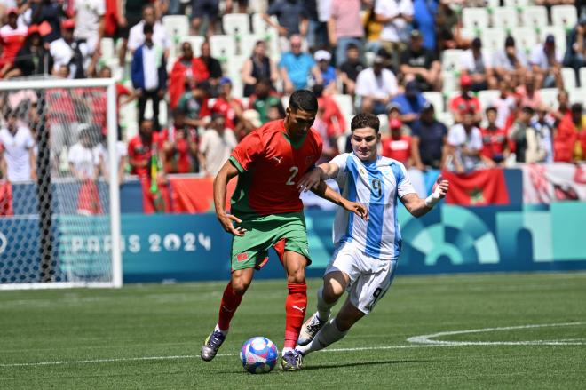 Achraf Hakimi y Julián Álvarez, en el Argentina-Marruecos (Foto: Cordon Press).