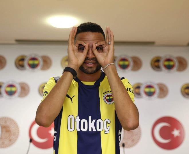 Youssef En-Nesyri, presentado con el Fenerbahce.