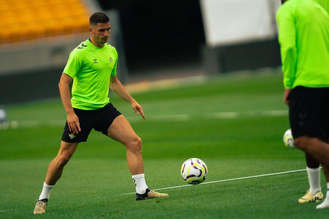 Romain Perraud, entrenando con el Betis (Foto: RBB)