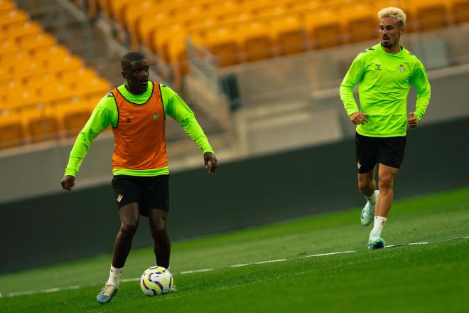 William Carvalho, entrenando con el Betis (Foto: RBB)