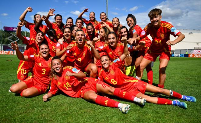 La alegría de la Sub-19 tras la clasificación para la final del Europeo (Foto: SEFutbolFem).