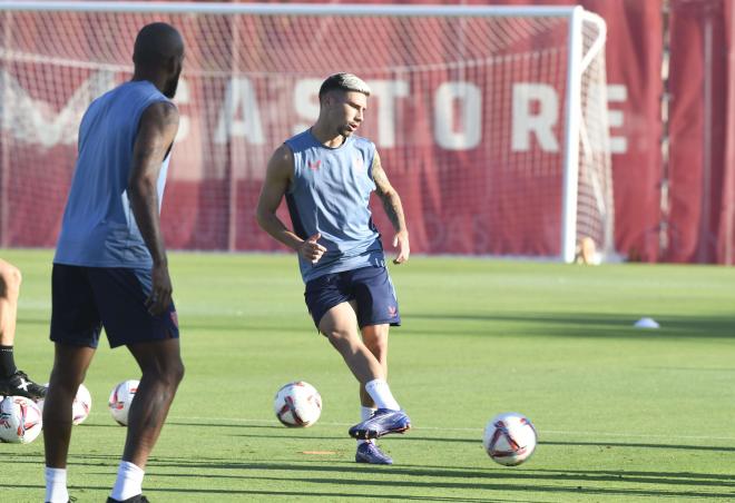 Carmona, en el entrenamiento (Foto: Kiko Hurtado)