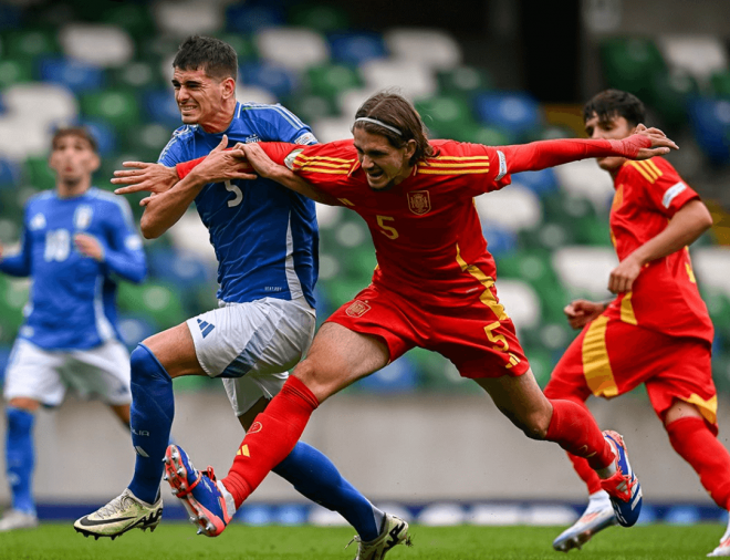 Yarek, central del Valencia, con España Sub 19