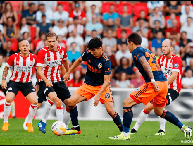 Carlos Soler en el último duelo ante el PSV