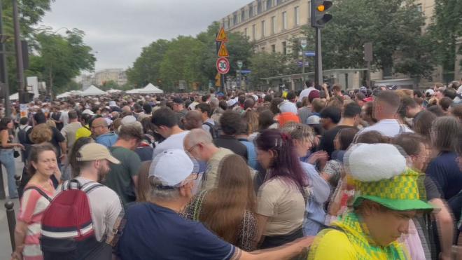 Largas colas para entrar al estadio y ver la Ceremonia de Inauguración de los Juegos Olímpicos de