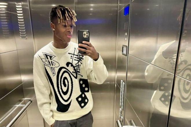 El jugador del Athletic Club Nico Williams, en un selfie de ascensor.