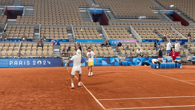 Rafa Nadal entrenando junto a Carlos Alcaraz este viernes (Eurosport)