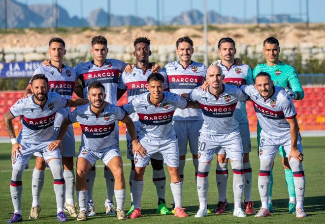 El once titular del Levante UD en el último partido amistoso.