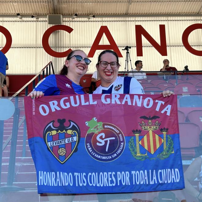 La afición del Levante estuvo presente en las gradas del Camilo Cano de La Nucía (Foto: LUD).