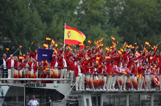 Los atletas valencianos desfilan por el Sena: “Ha sido una tarde mágica”