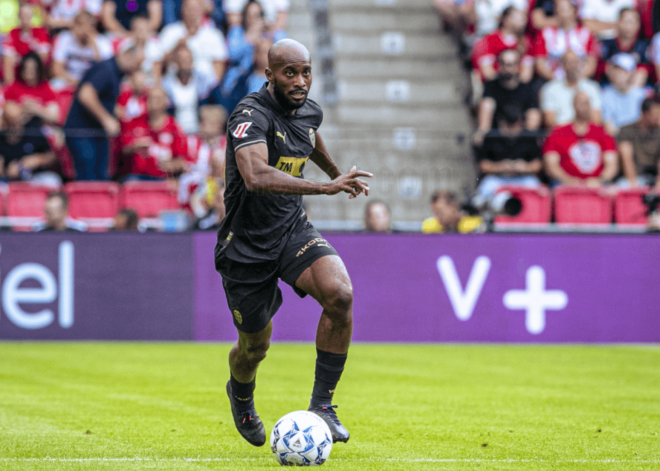 Foulquier en el PSV Eindhoven - Valencia CF.