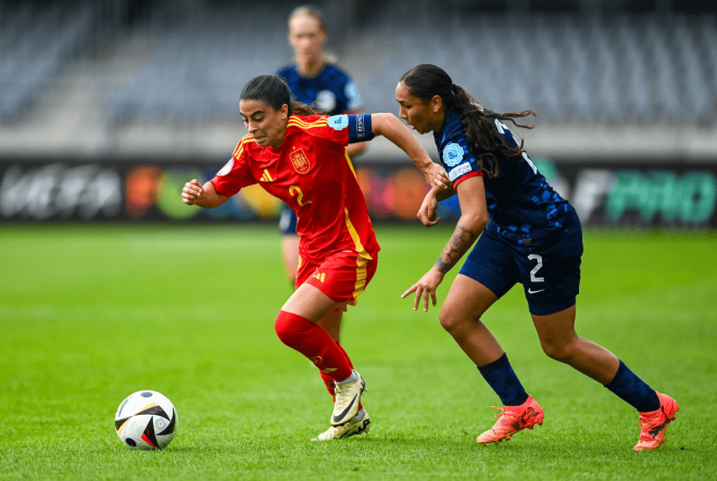 Jugada de la final del Europeo sub 19 entre España y Países Bajos (FOTO: Selección femenina).