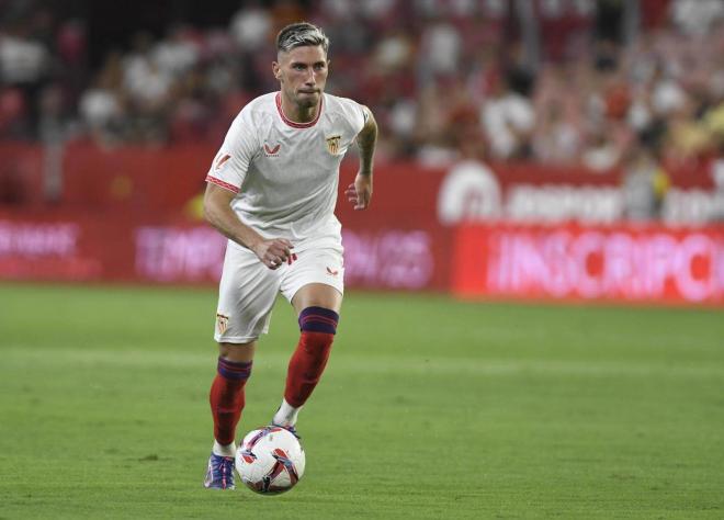 José Ángel Carmona con la pelota  (Foto: Kiko Hurtado).