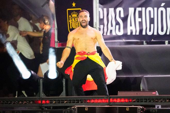 Dani Carvajal celebra la Eurocopa con la selección (FOTO: Cordón Press).