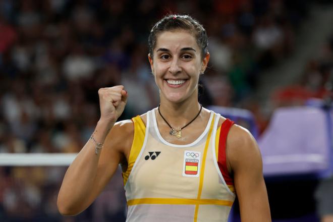 Carolina Marín celebra su victoria en su estreno en París 2024 (Foto: EFE).