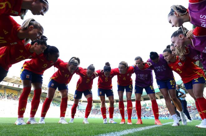 Conjura de las jugadoras antes del España-Nigeria (Foto: SeFutbol).