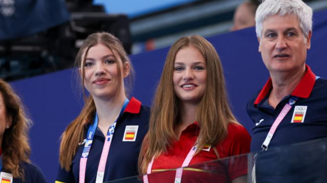 La Princesa de Asturias y la infanta Sofía en el partido de waterpolo (@CasaReal)