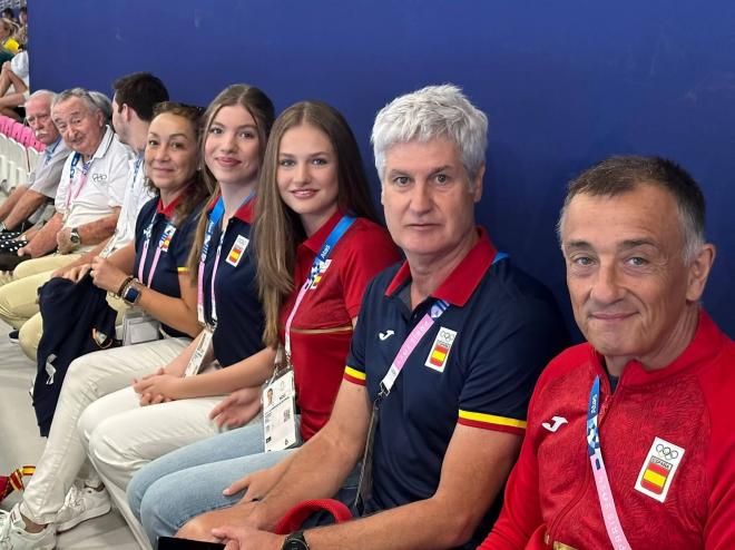 La Princesa Leonor y la infanta Sofía en el waterpolo masculino (@CasaReal)