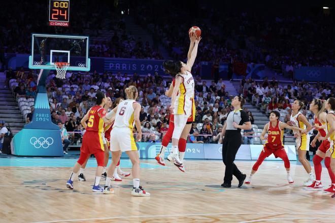 Salto inicial del España-China femenino de los Juegos Olímpicos (FOTO: Cordón Press).