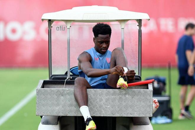 Sambi Lokonga, en el entrenamiento (Foto: Kiko Hurtado)