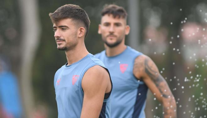 Kike Salas y Gudelj, en el entrenamiento (Foto: Kiko Hurtado)