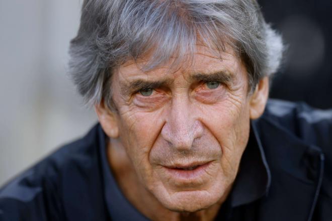 Manuel Pellegrini, ante el Liverpool (Foto: Cordon Press).