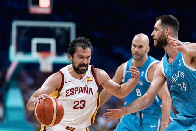 Llul, contra Papagiannis en el España-Grecia (Foto: EFE).