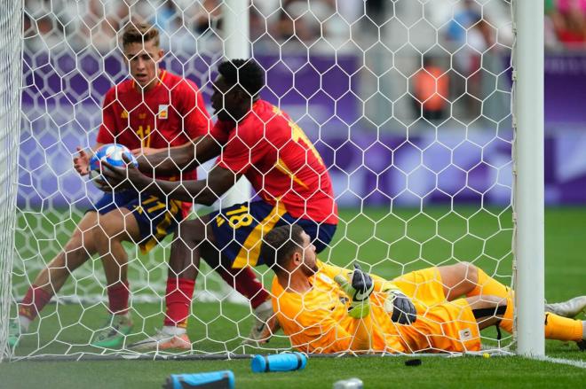 Samu Omorodion celebra su gol en el España-Egipto (Foto: SeFutbol).