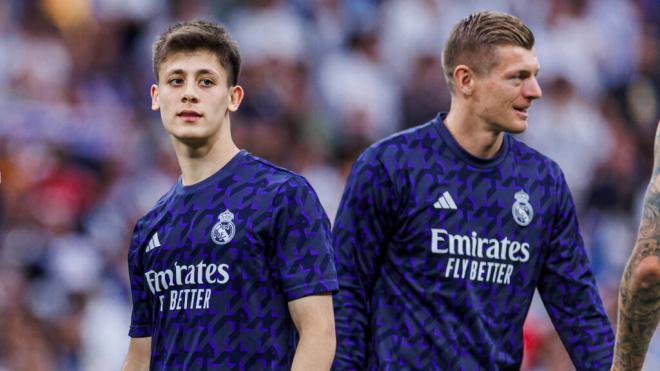 Arda Güler y Toni Kroos después de un partido con el Real Madrid (Cordon Press)