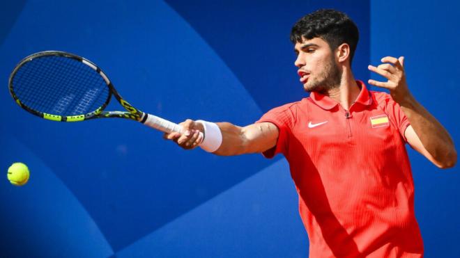 Carlos Alcaraz, durante el partido de dobles con Rafa Nadal en los Juegos Olímpicos (foto: Cordon Press).