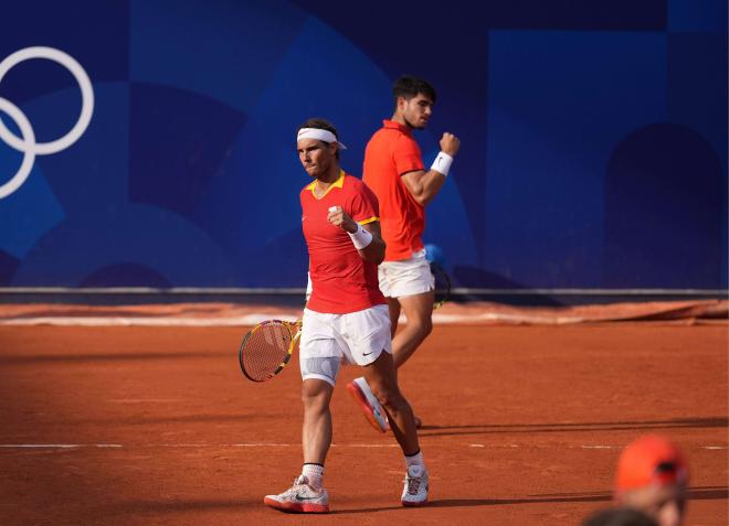 Rafa Nadal y Carlos Alcaraz celebran un punto ante Griekspoor y Koolhof (Foto: Cordon Press).