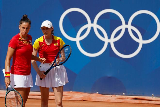 Sara Sorribes y Cristina Bucsa, en los Juegos Olímpicos (Fotos: EFE).