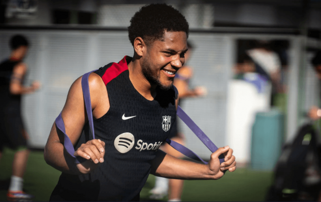 Vitor Roque, en un entrenamiento del Barça (Foto: FCB).