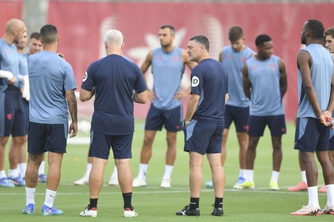 García Pimienta, en el entrenamiento (Foto: Kiko Hurtado)