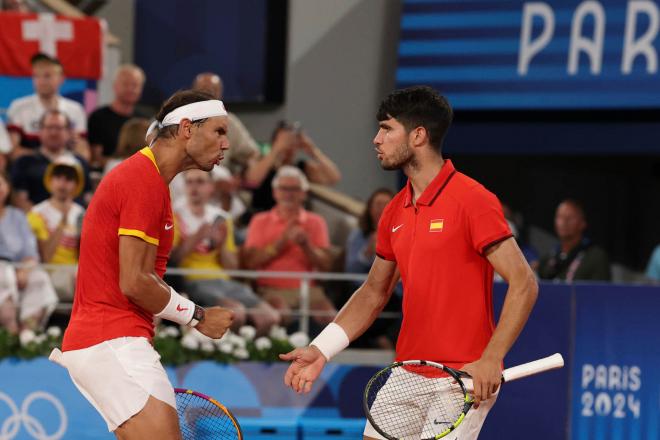 Rafa Nadal y Carlos Alcaraz, en los dobles de París 2024 (Foto: EFE).