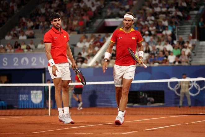 Rafa Nadal y Carlos Alcaraz, en los dobles de París 2024 (Foto: EFE).