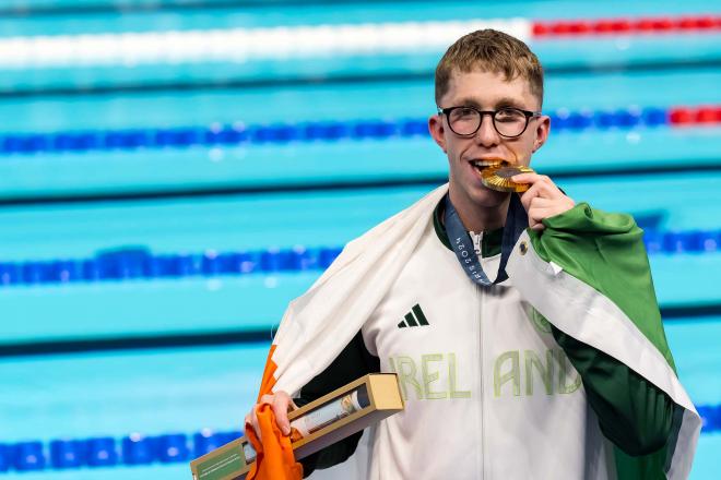 Daniel Wiffen posa con su medalla de oro en los JJOO de París 2024 (Foto: Cordon Press).