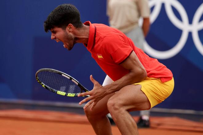 Carlos Alcaraz, en el partido ante Safiullin en París (Foto: EFE).