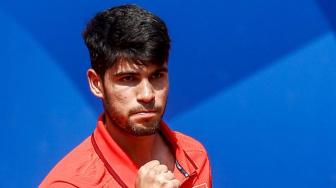 Carlos Alcaraz, durante su partido en losJuegos Olímpicos de París 2024 (foto: Cordon Press).