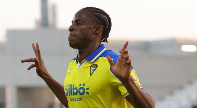 Etta Eyong, tras marcar su gol (Foto: Cádiz CF).