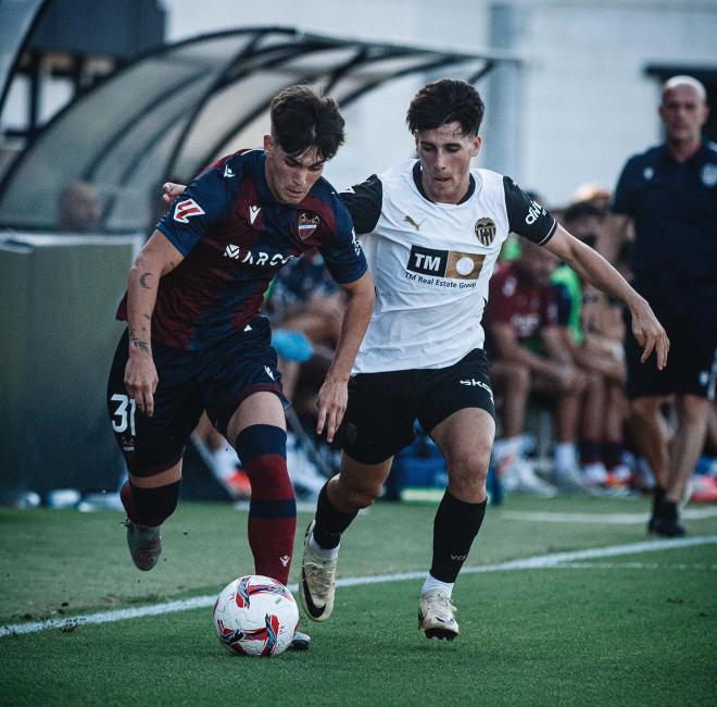 Xavi Grande fue la apuesta de Calero en el lateral derecho del once inicial ante el Valencia (Foto: LUD).