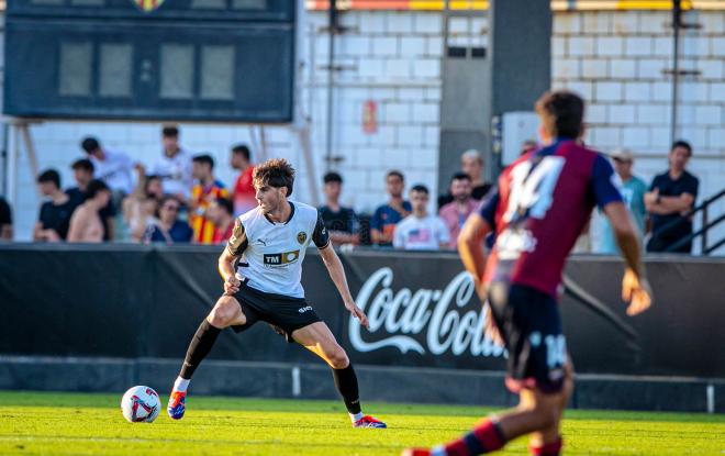 Javi Guerra, ante el Levante UD (Foto: Valencia CF).